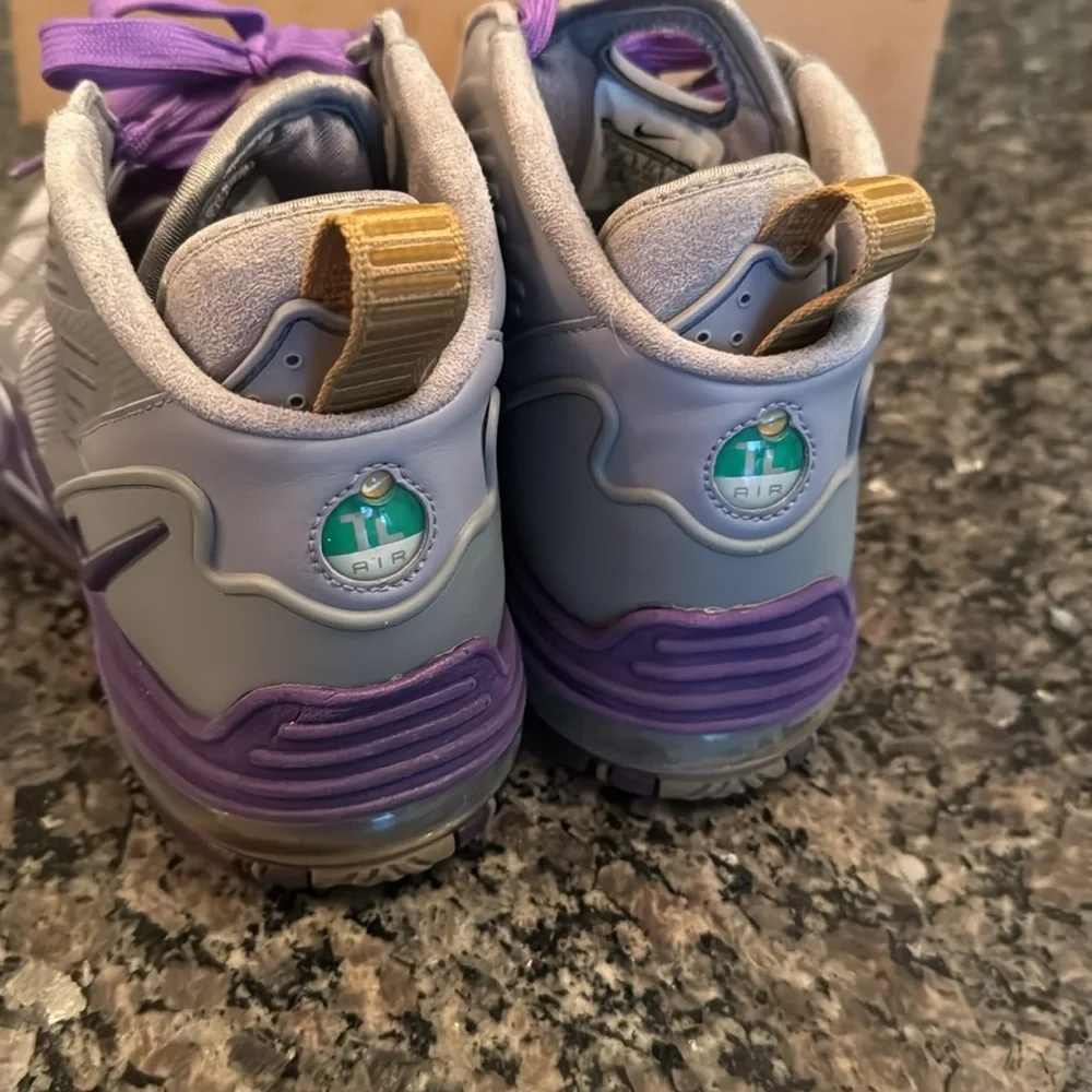 Nike air max pillar gray and Purple SneakersEUC 10.5